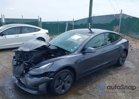 2021 Tesla Model 3 Long Range Dual Motor All-Wheel Drive z USA, uszkodzony, nr VIN 5YJ3E1EB9MF924698